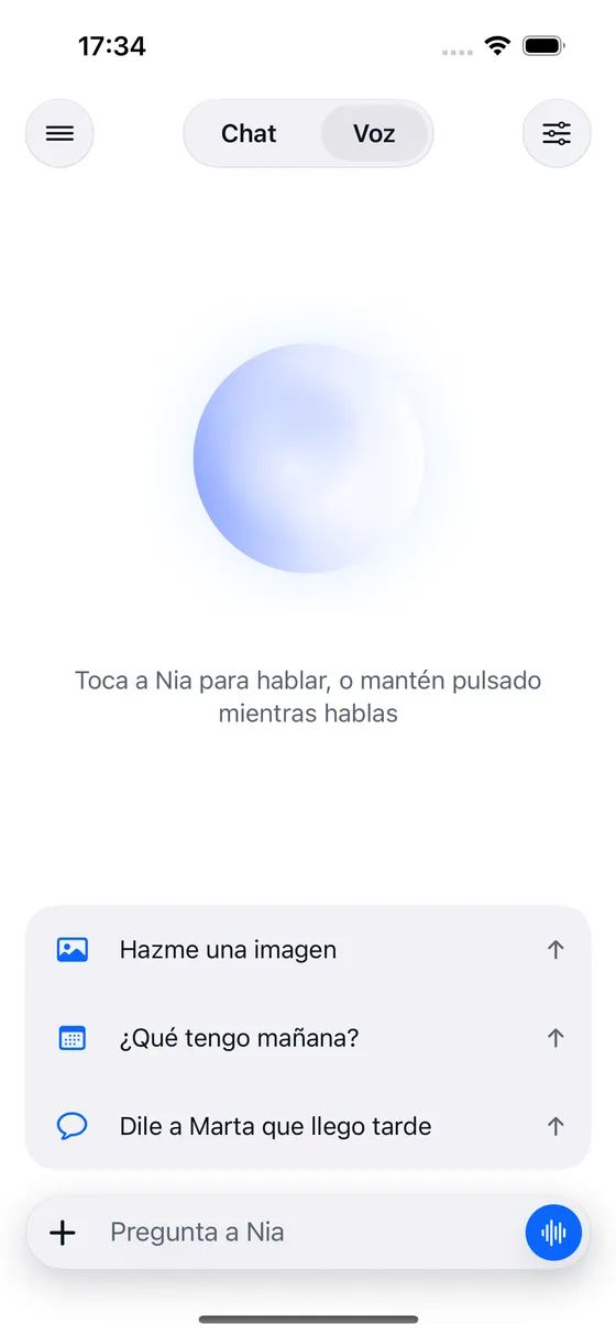 La pantalla de inicio de Nia: la esfera en el centro, tres sugerencias y el campo para escribirle