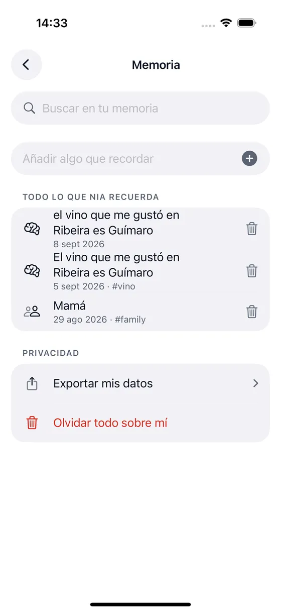 Pantalla de Memoria en Nia: buscador, lo que Nia recuerda con sus etiquetas, y los botones de exportar mis datos y olvidar todo sobre mí
