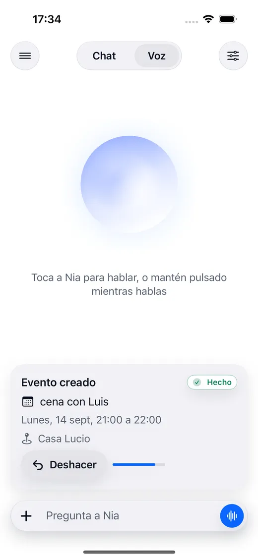 Nia en modo voz después de ejecutar: la esfera y la tarjeta del evento creado con su temporizador de deshacer